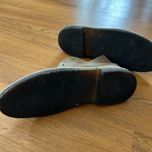 Mens size 9 Clarks desert boots. - Picture 10 of 12